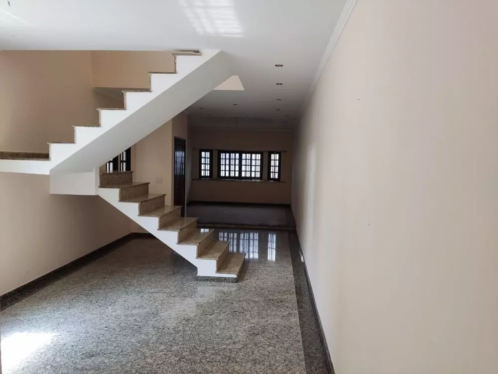 Sobrado à venda com 4 quartos, 280m² - Foto 1