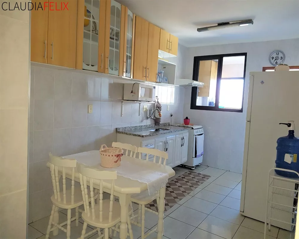 Apartamento à venda com 3 quartos, 209m² - Foto 7