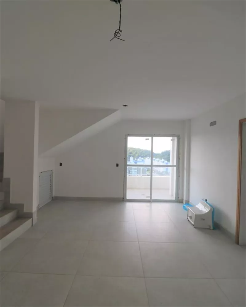 Apartamento à venda com 2 quartos, 131m² - Foto 1