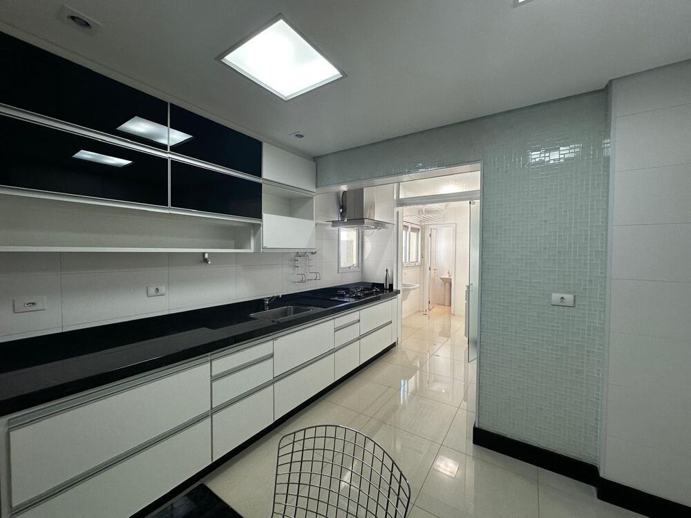 Apartamento para alugar com 3 quartos, 151m² - Foto 1