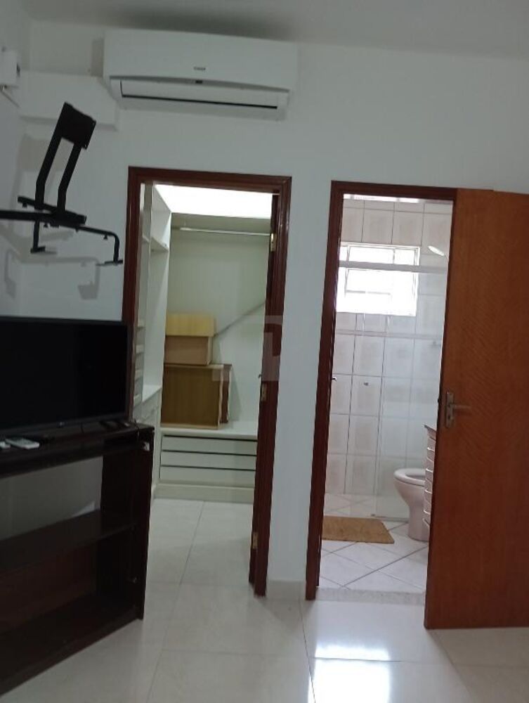 Casa à venda com 4 quartos, 225m² - Foto 2