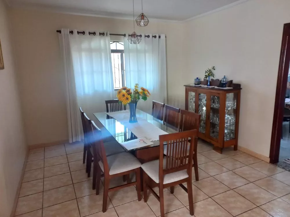 Casa, 3 quartos, 240 m² - Foto 2