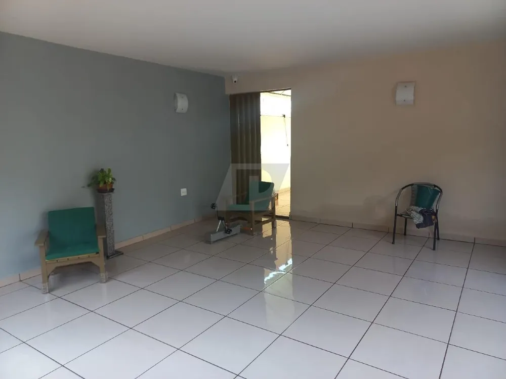 Casa, 3 quartos, 240 m² - Foto 2