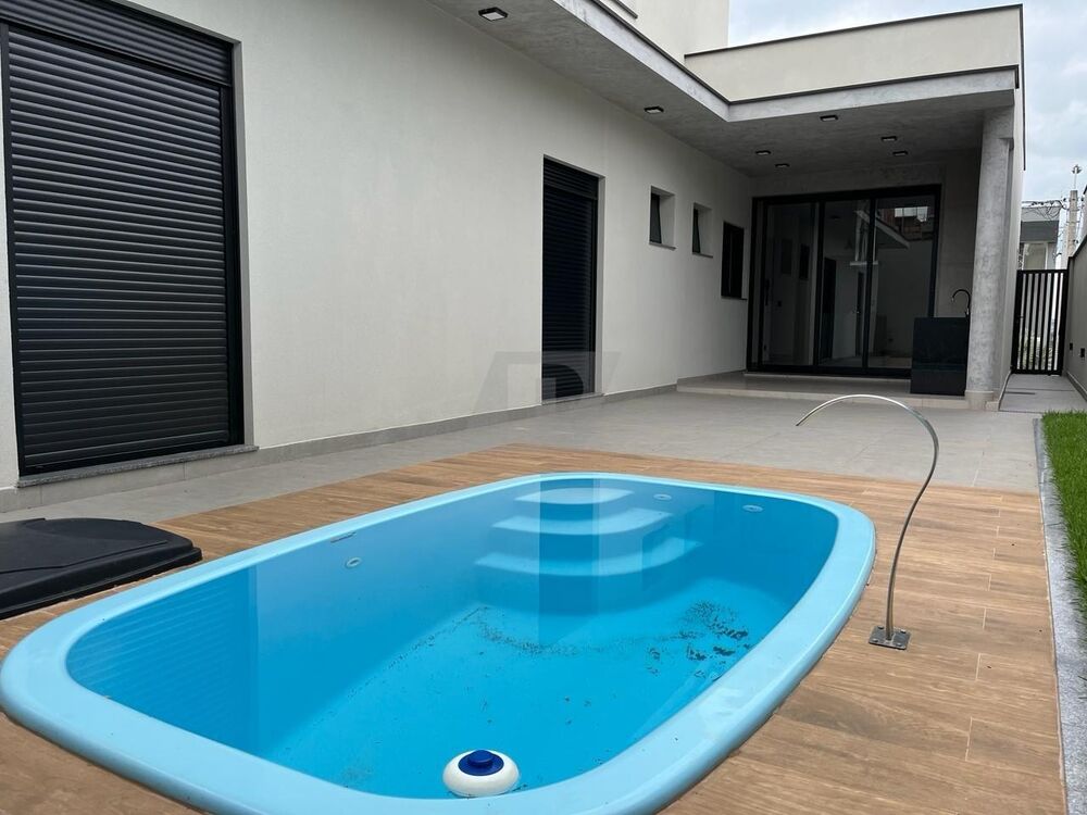 Casa à venda com 3 quartos, 194m² - Foto 1