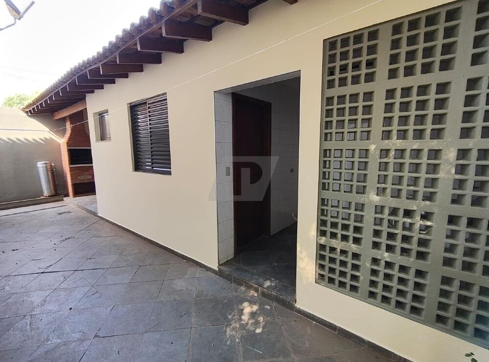 Casa para alugar com 3 quartos, 250m² - Foto 3