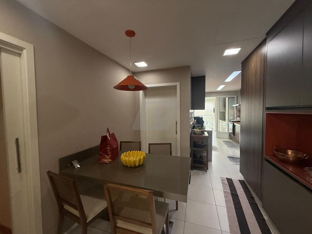 Apartamento à venda com 3 quartos, 278m² - Foto 2