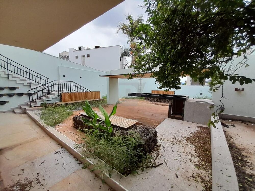 Casa à venda com 3 quartos, 312m² - Foto 4