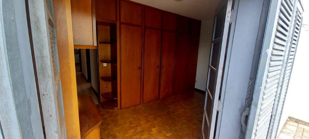 Casa à venda com 5 quartos, 240m² - Foto 1