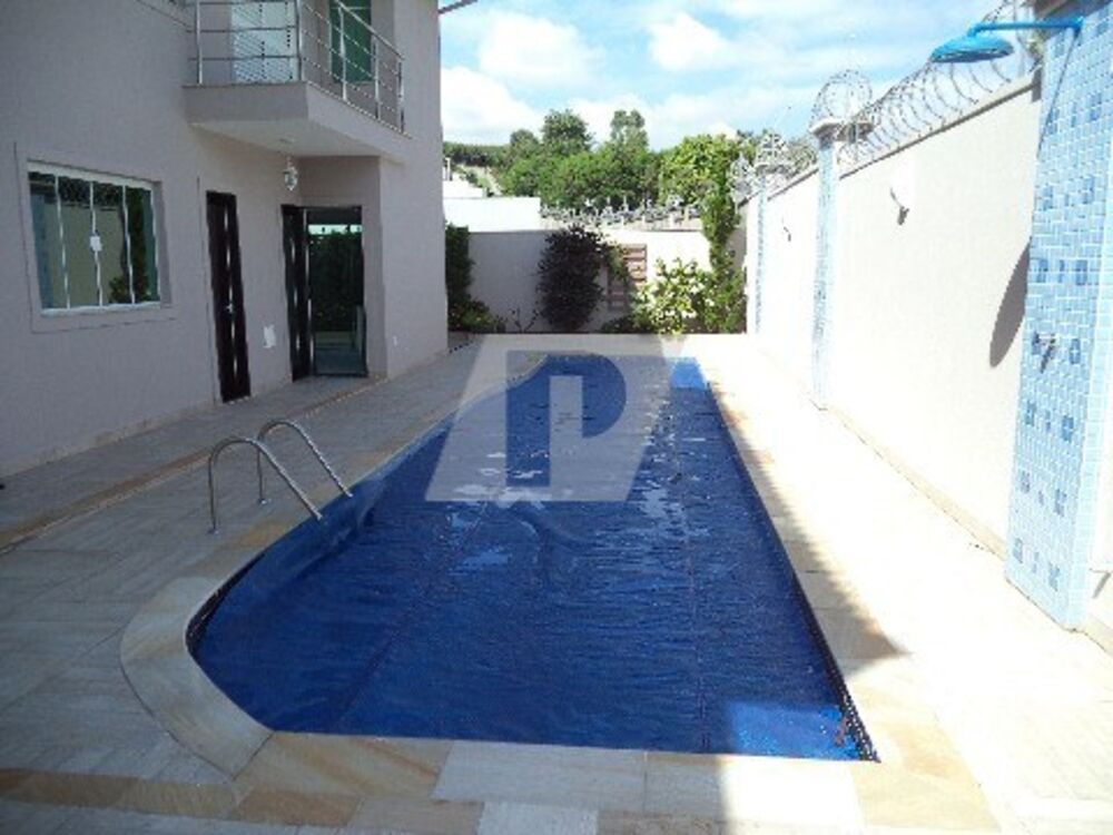 Casa de Condomínio à venda com 4 quartos, 308m² - Foto 1