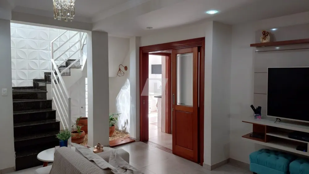 Casa, 3 quartos, 230 m² - Foto 4