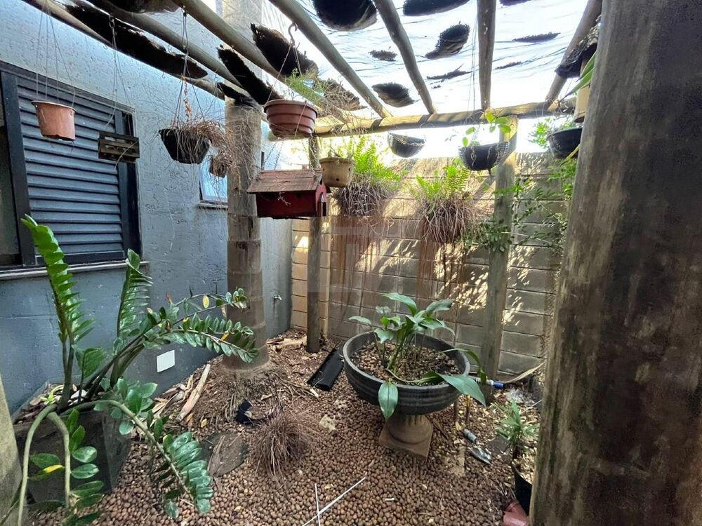 Casa à venda com 4 quartos, 720m² - Foto 1