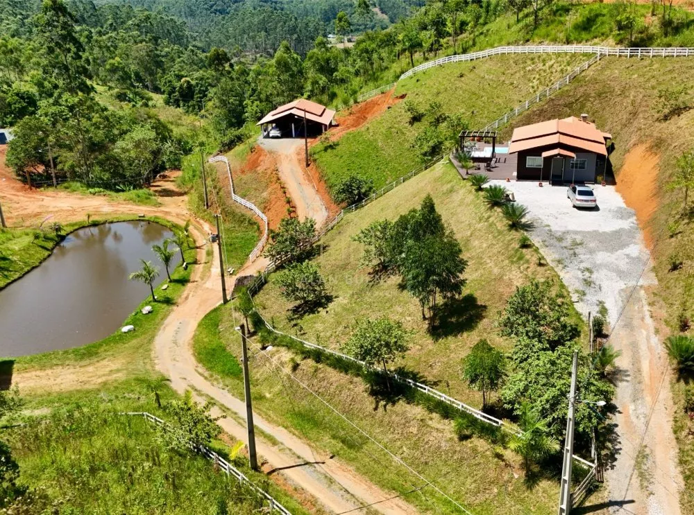 Fazenda à venda com 2 quartos, 2250m² - Foto 1