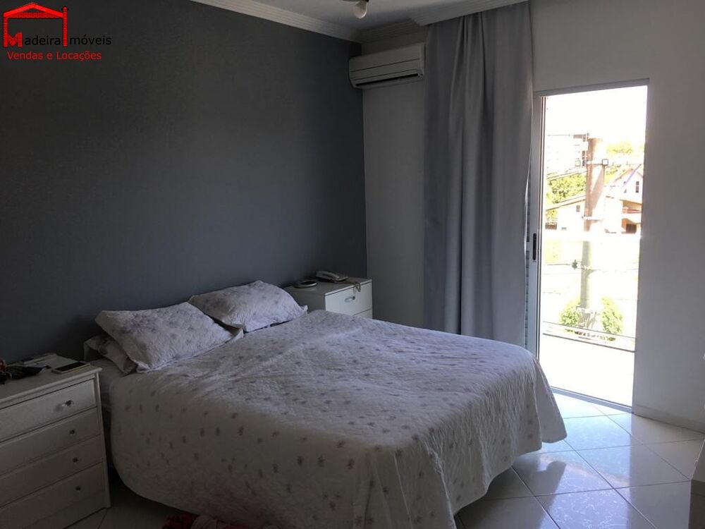 Sobrado, 4 quartos, 305 m² - Foto 1