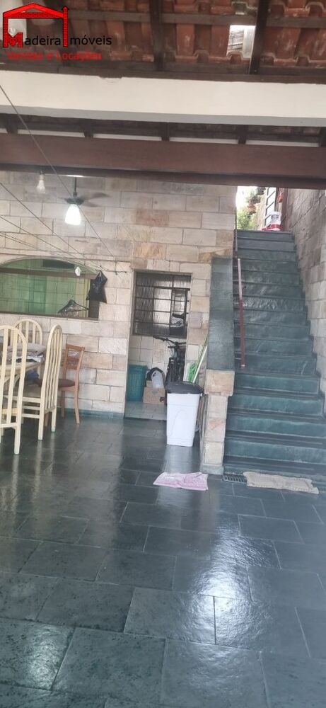 Sobrado à venda com 4 quartos, 130m² - Foto 1