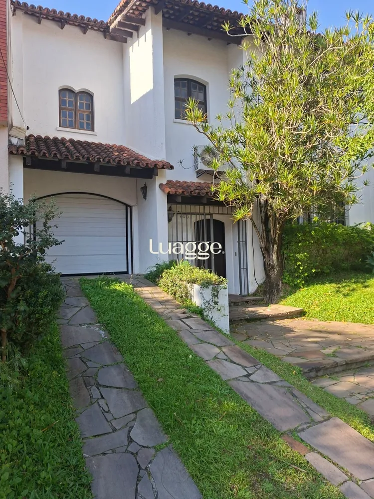 Casa, 3 quartos, 219 m² - Foto 1
