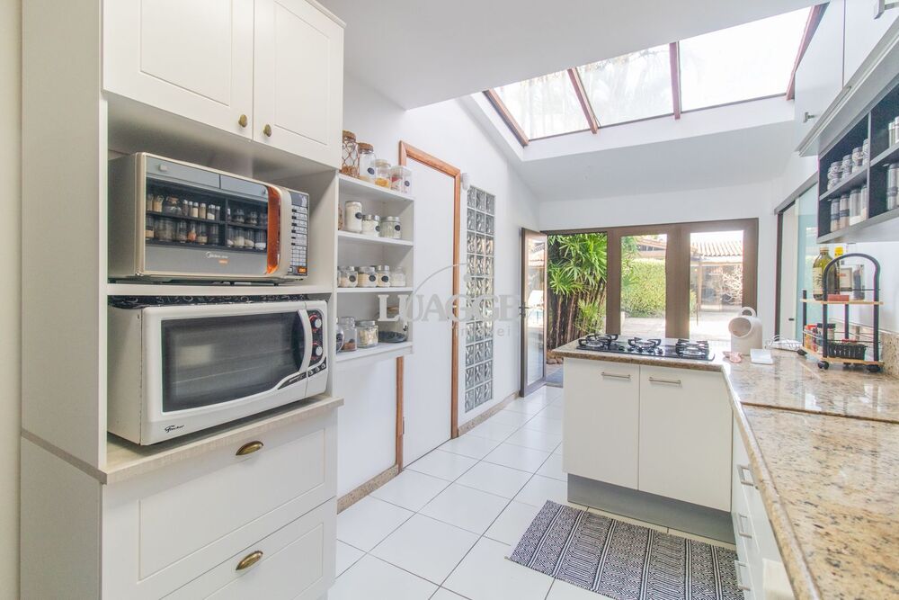 Casa à venda com 3 quartos, 411m² - Foto 1