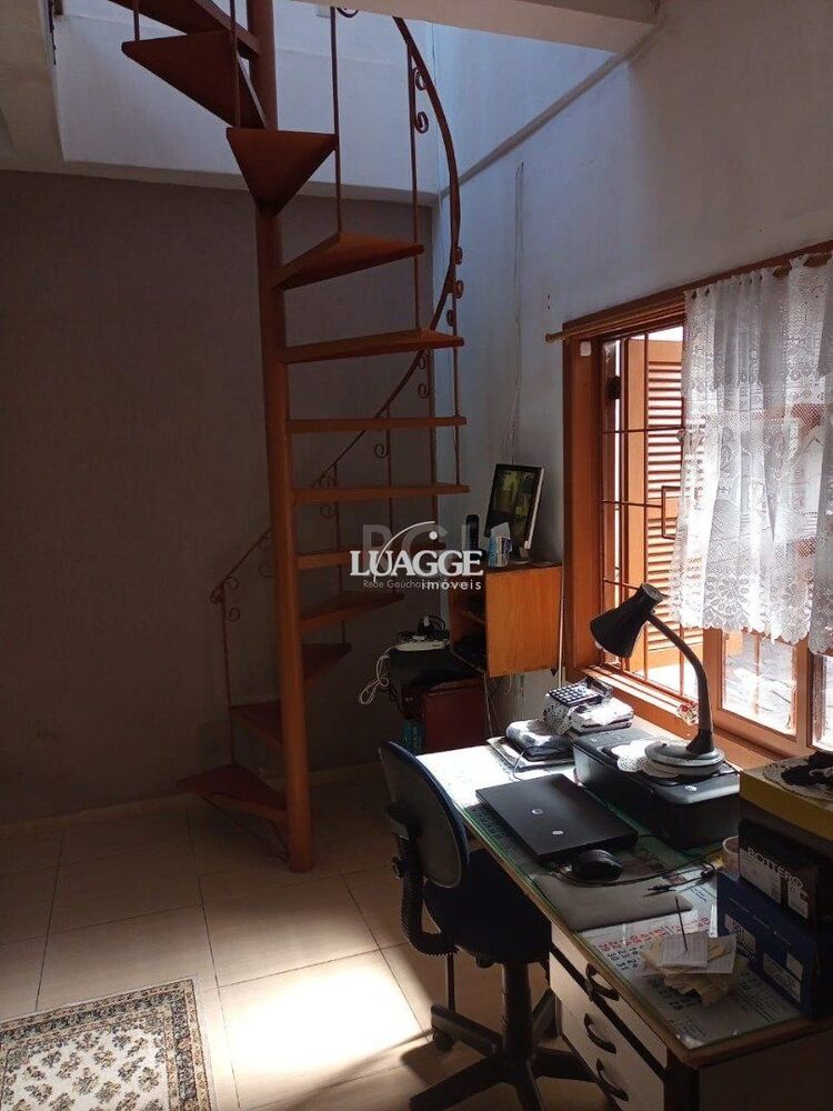 Casa à venda com 3 quartos, 181m² - Foto 1