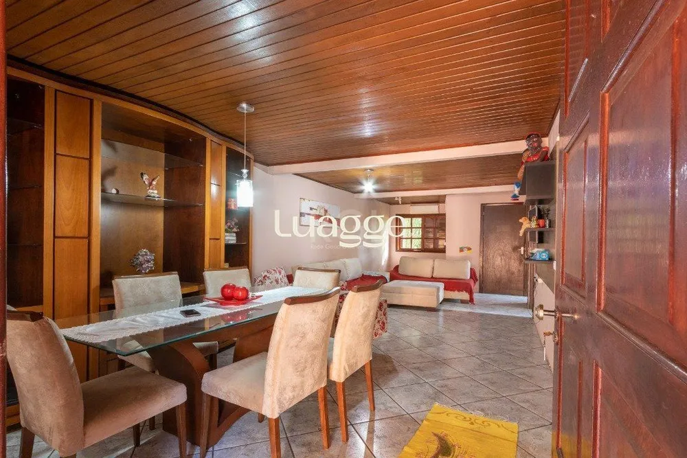 Casa, 6 quartos, 241 m² - Foto 1
