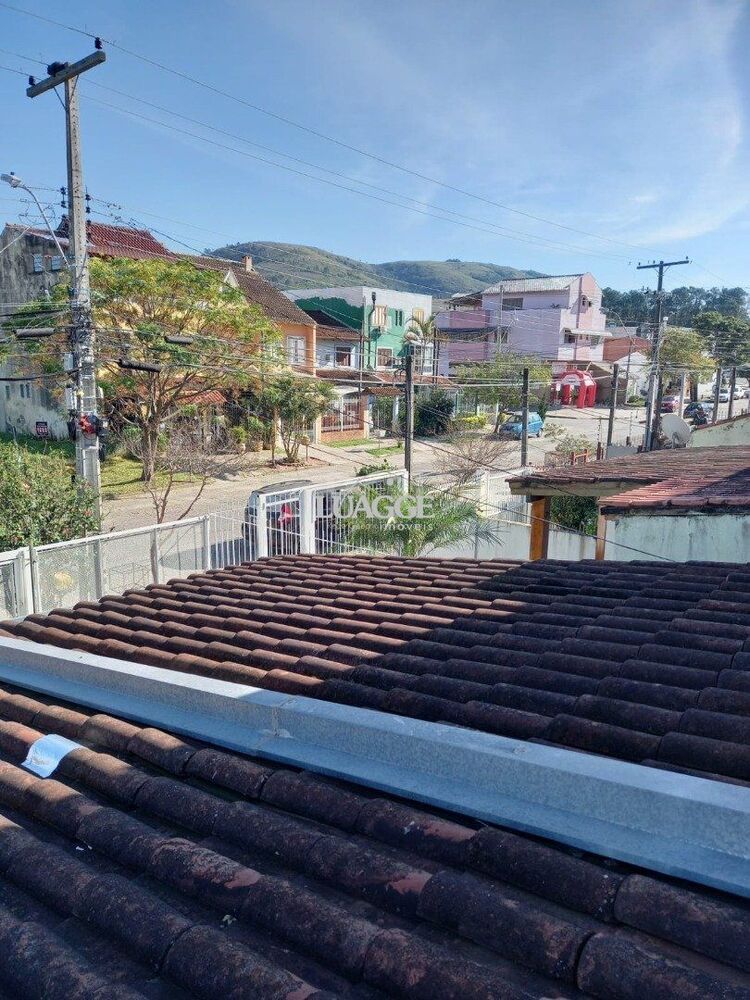 Casa à venda com 4 quartos, 67m² - Foto 3