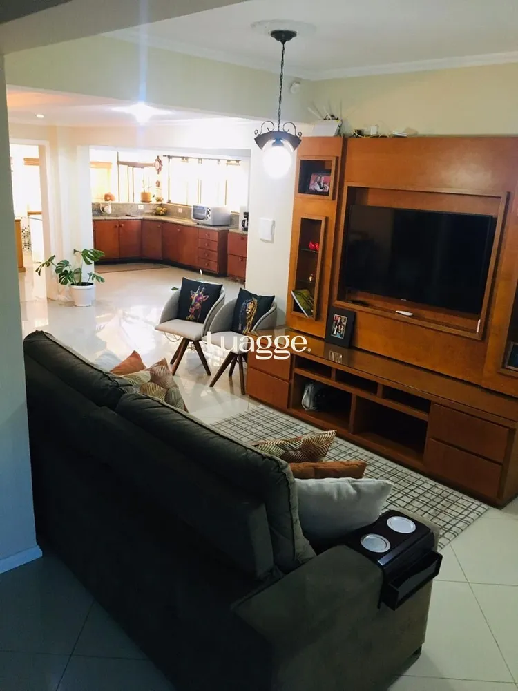 Casa, 3 quartos, 315 m² - Foto 1