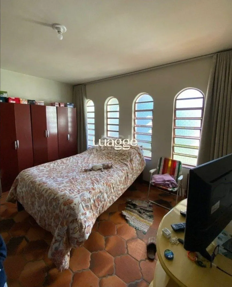 Casa, 4 quartos, 261 m² - Foto 2