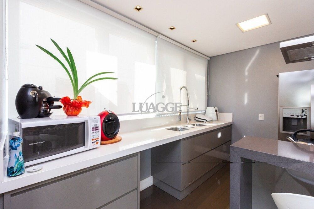 Casa de Condomínio à venda com 3 quartos, 552m² - Foto 1