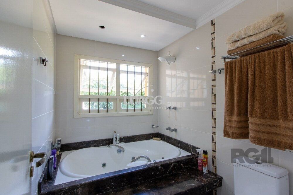 Sobrado à venda com 4 quartos, 453m² - Foto 1