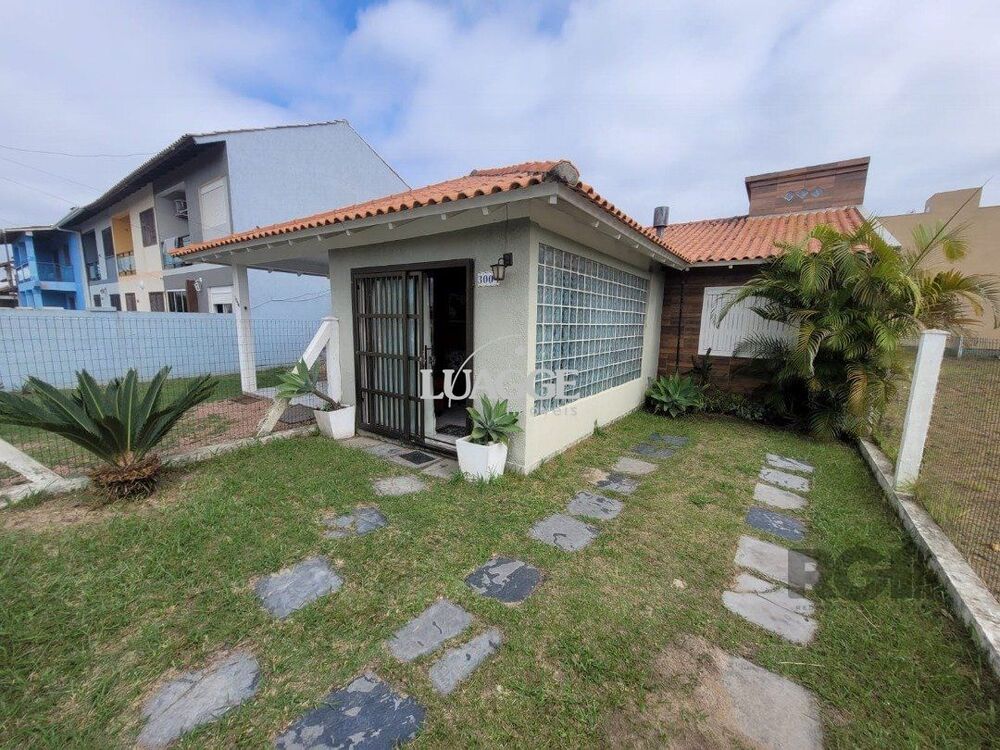 Casa à venda com 4 quartos, 87m² - Foto 1