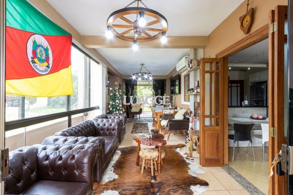Casa à venda com 3 quartos, 191m² - Foto 1