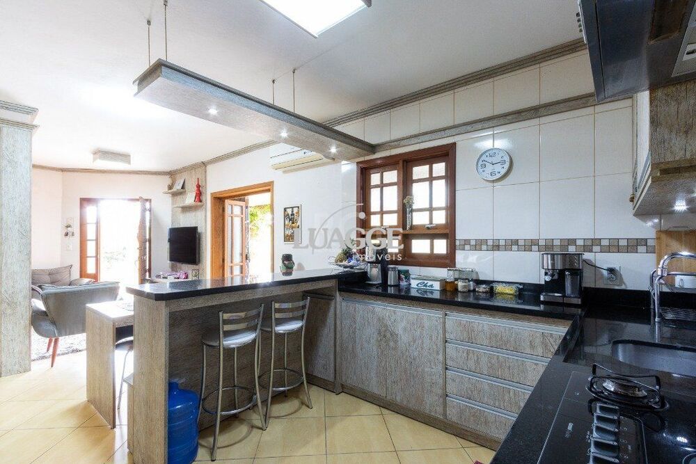 Casa à venda com 3 quartos, 191m² - Foto 2