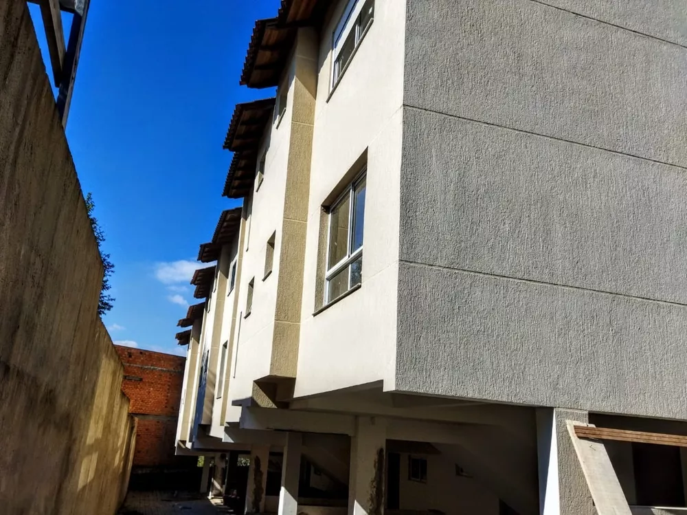 Sobrado à venda com 2 quartos, 131m² - Foto 1