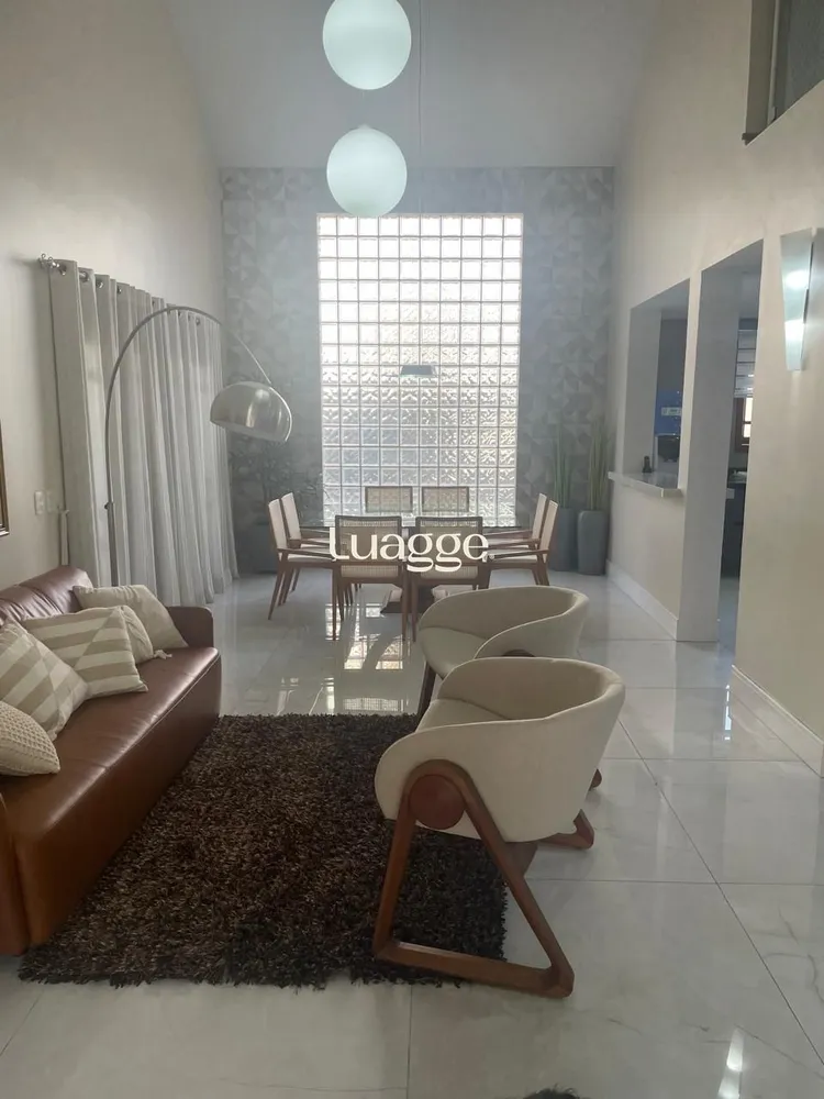 Casa, 3 quartos, 251 m² - Foto 2