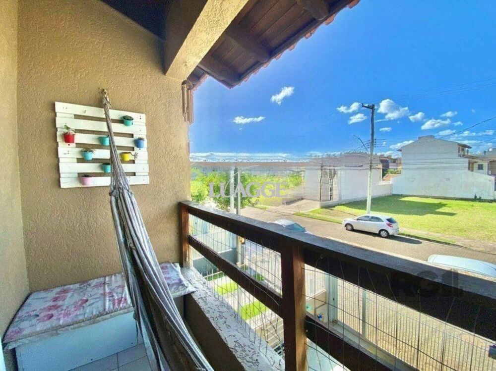 Casa à venda com 3 quartos, 105m² - Foto 1