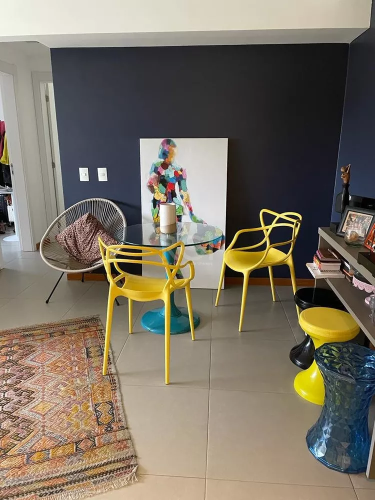 Apartamento à venda com 2 quartos, 70m² - Foto 2