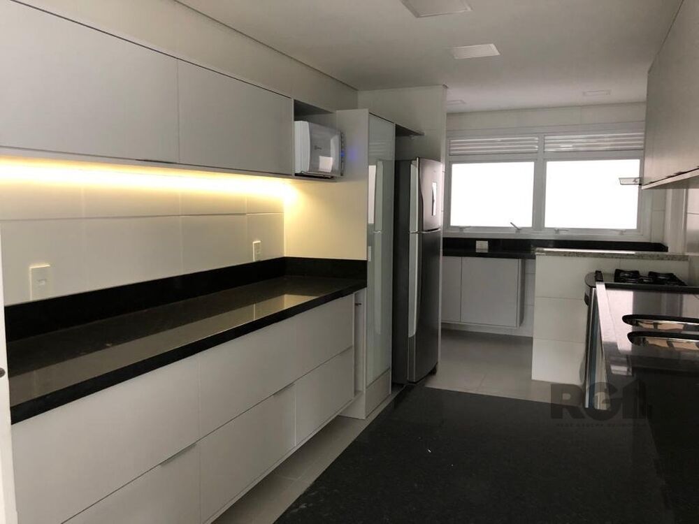 Apartamento à venda com 3 quartos, 179m² - Foto 2