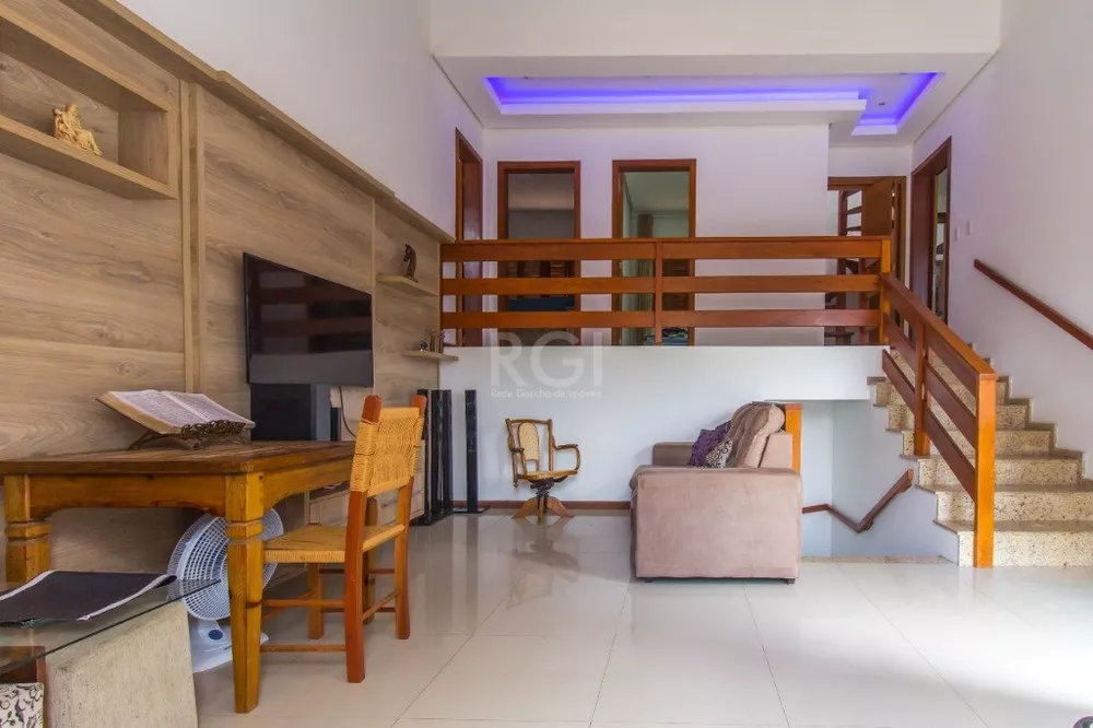 Casa de Condomínio à venda com 3 quartos, 240m² - Foto 2