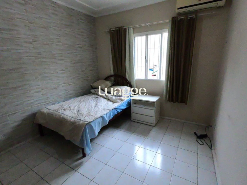 Casa, 5 quartos, 405 m² - Foto 1