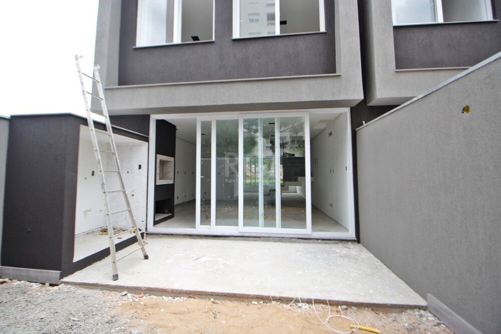 Casa à venda com 3 quartos, 203m² - Foto 2