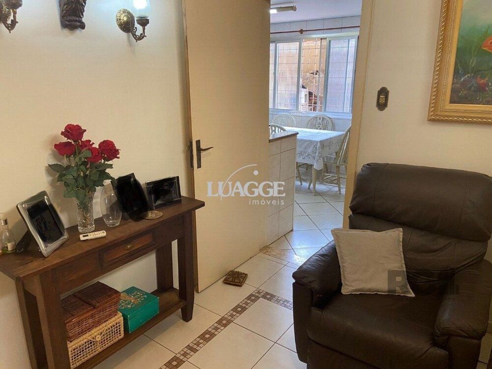 Casa à venda com 3 quartos, 117m² - Foto 1