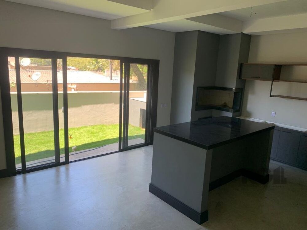 Casa à venda com 3 quartos, 231m² - Foto 2