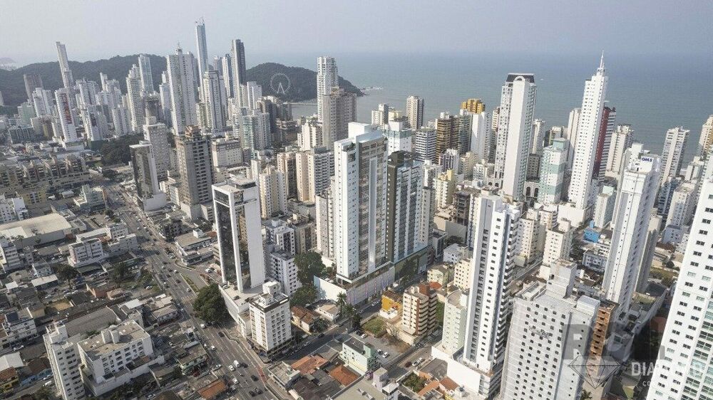 Apartamento à venda com 3 quartos, 174m² - Foto 3