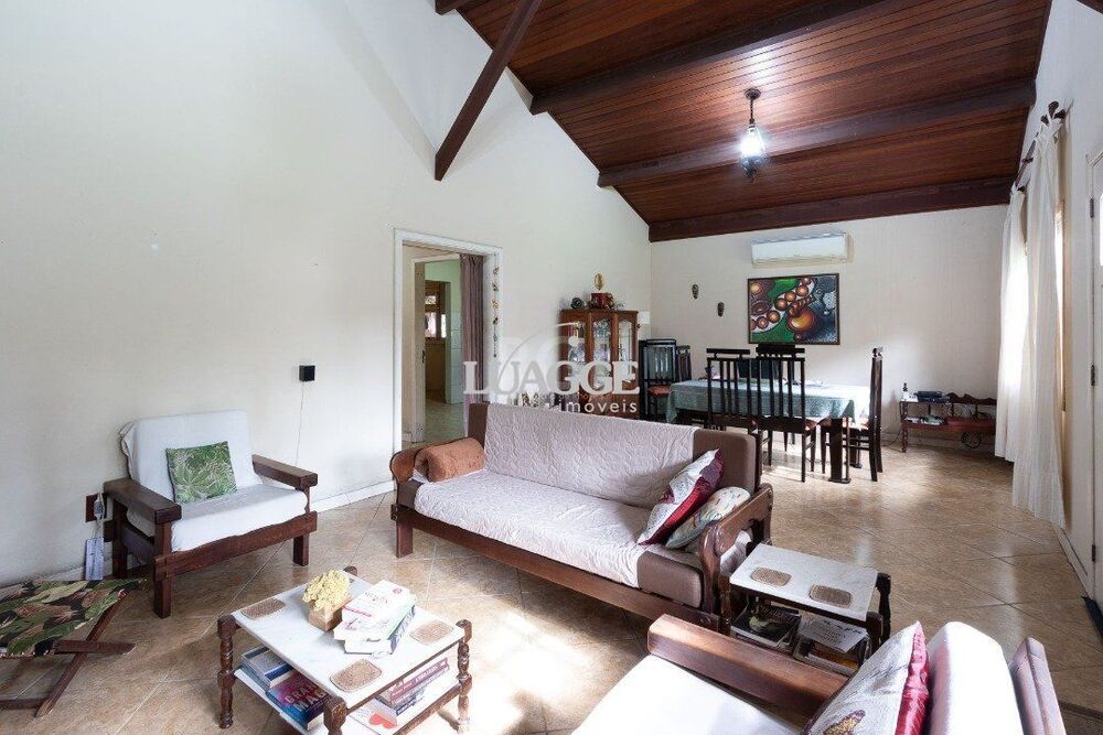 Casa à venda com 4 quartos, 381m² - Foto 2