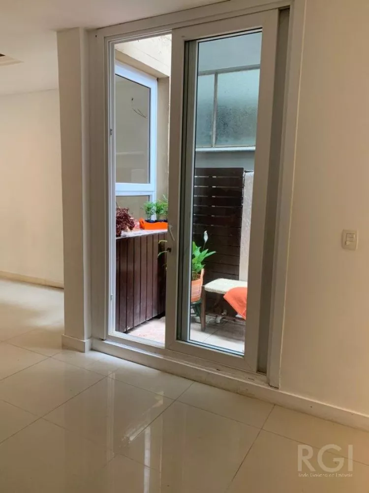 Apartamento à venda com 2 quartos, 70m² - Foto 2