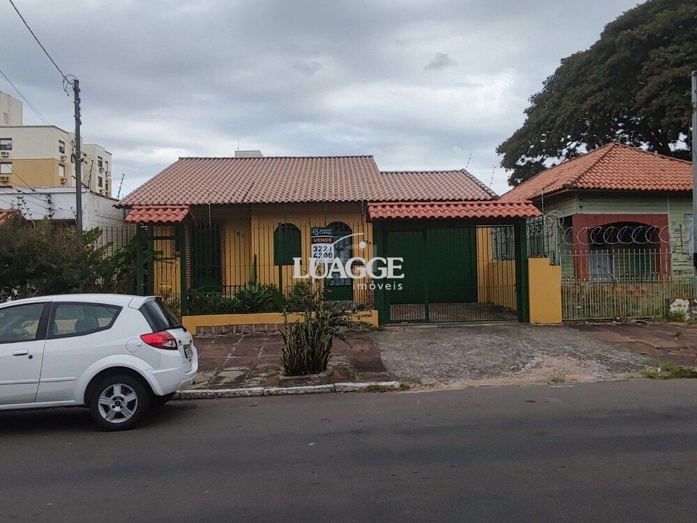 Casa à venda com 3 quartos, 221m² - Foto 1