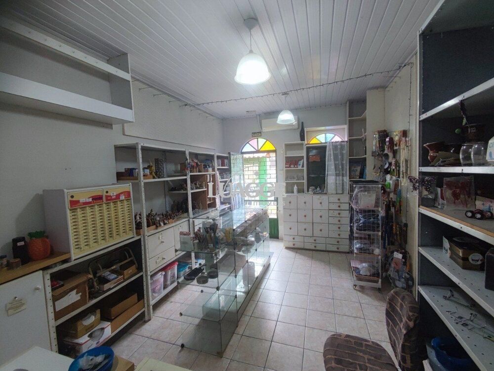 Casa à venda com 3 quartos, 221m² - Foto 3