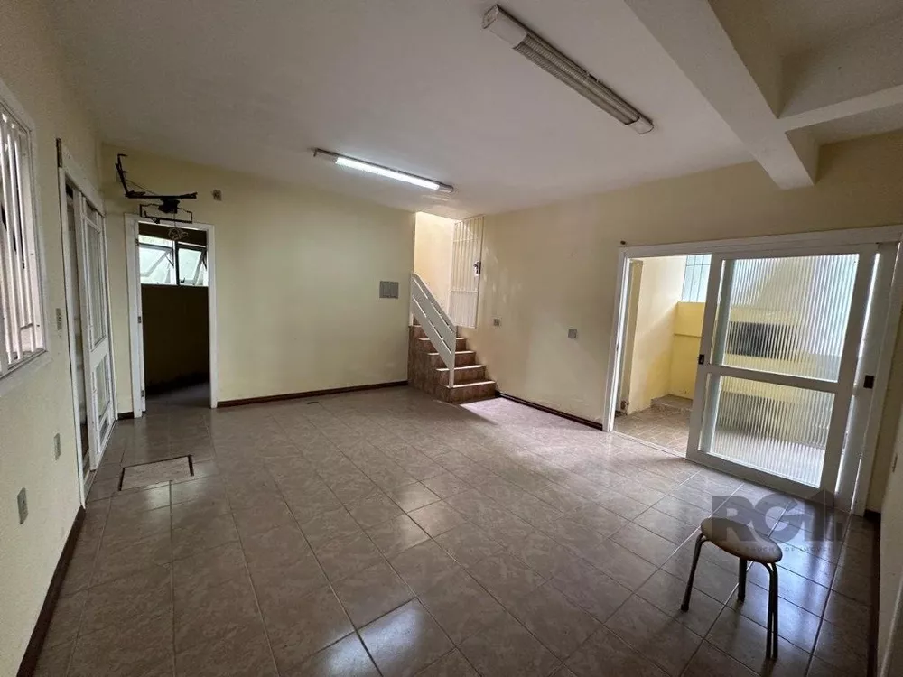 Casa à venda com 3 quartos, 239m² - Foto 4