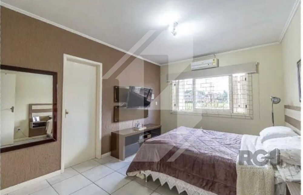 Casa à venda com 3 quartos, 214m² - Foto 2