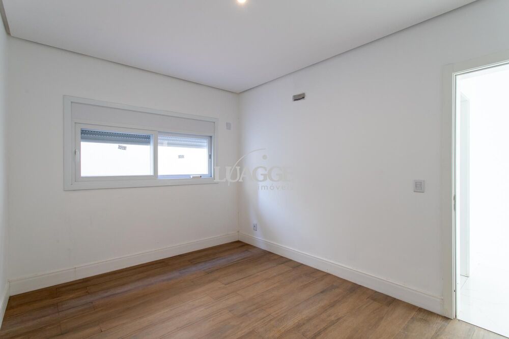 Casa de Condomínio à venda com 4 quartos, 299m² - Foto 2