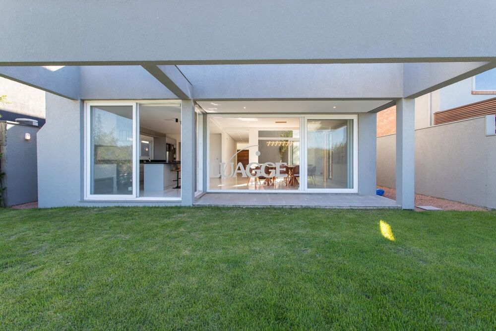 Casa de Condomínio à venda com 4 quartos, 299m² - Foto 4