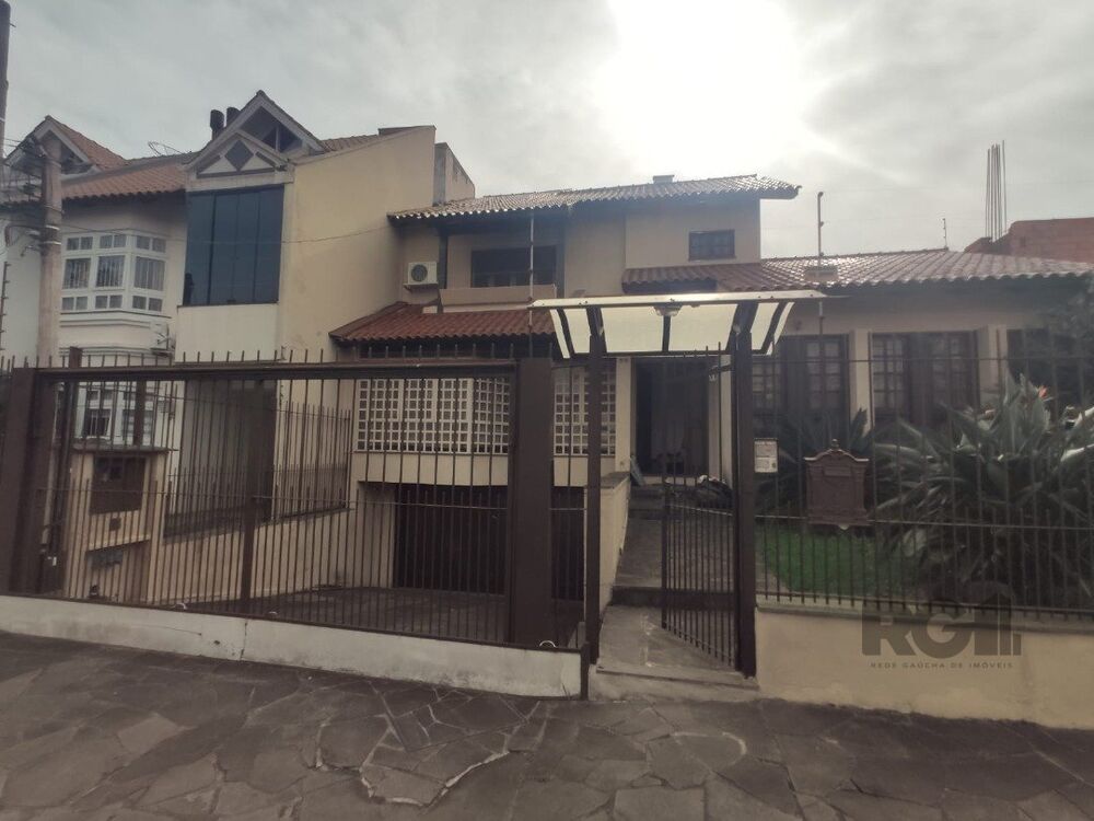 Casa para alugar com 3 quartos, 303m² - Foto 1